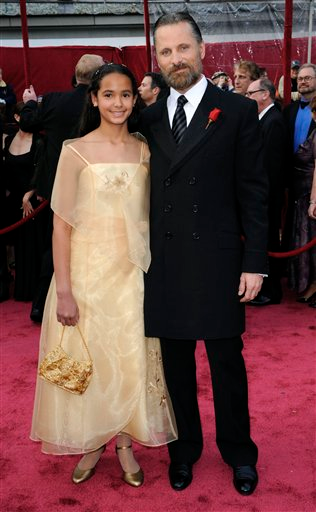 Illustration for article titled "Fishy" Is Fabulous: Oscar Fashion 2008